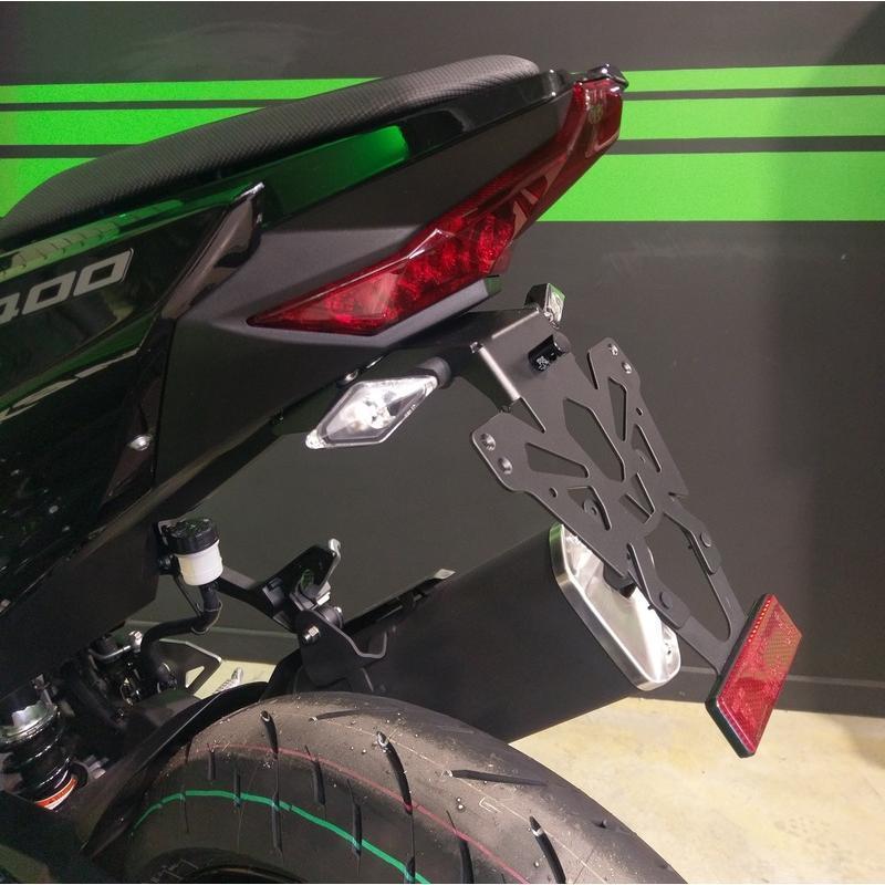 V PARTS C8-SPK018 : Portamatrículas Kawasaki Ninja 400 negro